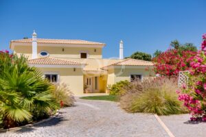 Charmante villa dans les collines de Boliqueime, en Algarve - QP Savills