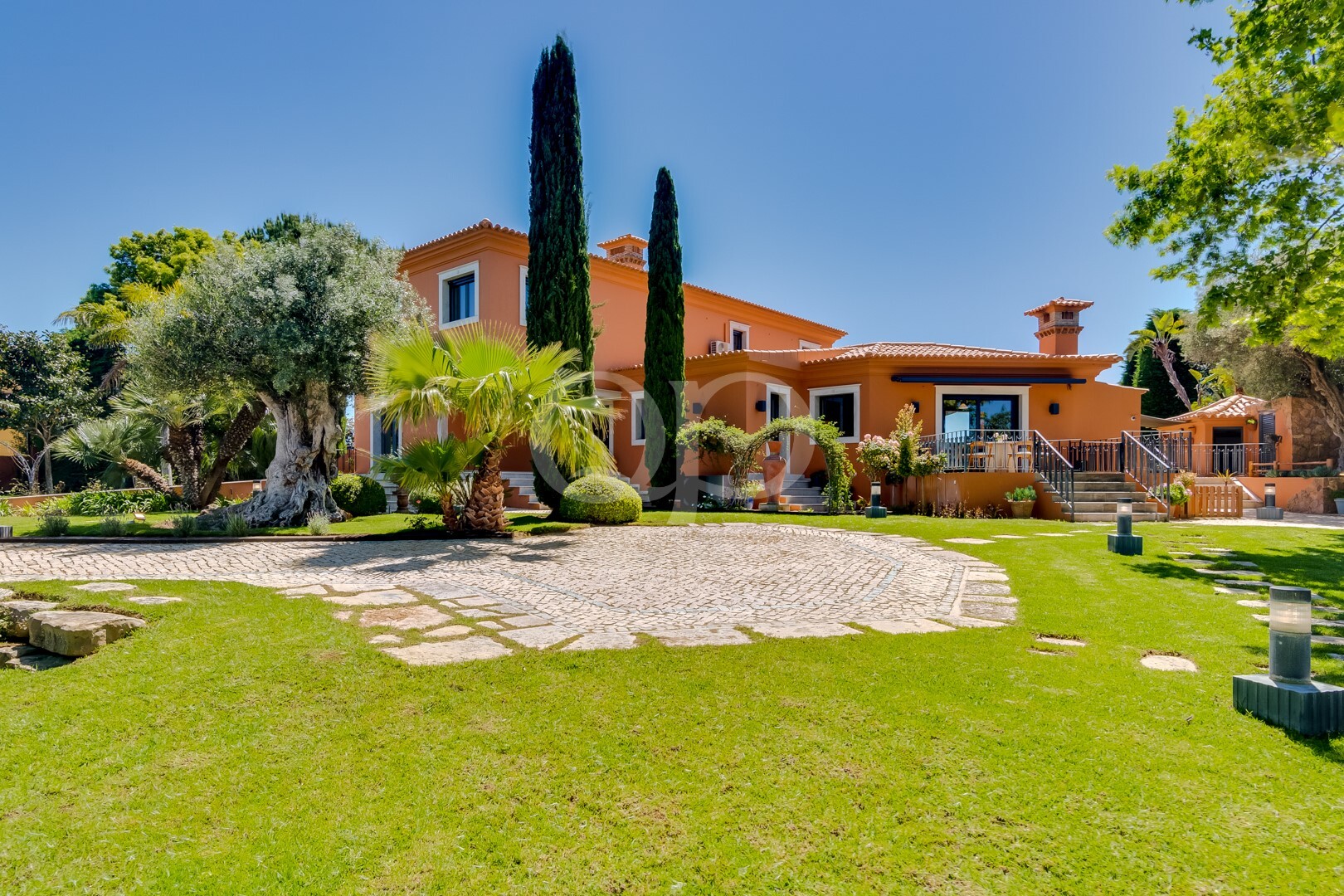 Modern fusion with traditional designed 4 bedroom villa79