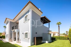 Moradia familiar perto da praia e da Quinta do Lago - QP Savills