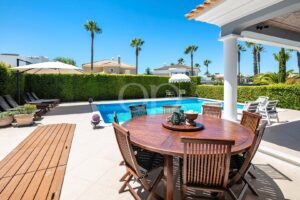Moradia familiar perto da praia e da Quinta do Lago - QP Savills