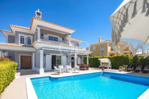 Moradia familiar perto da praia e da Quinta do Lago - QP Savills