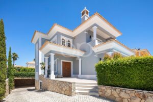 Moradia familiar perto da praia e da Quinta do Lago - QP Savills