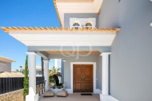 Moradia familiar perto da praia e da Quinta do Lago - QP Savills