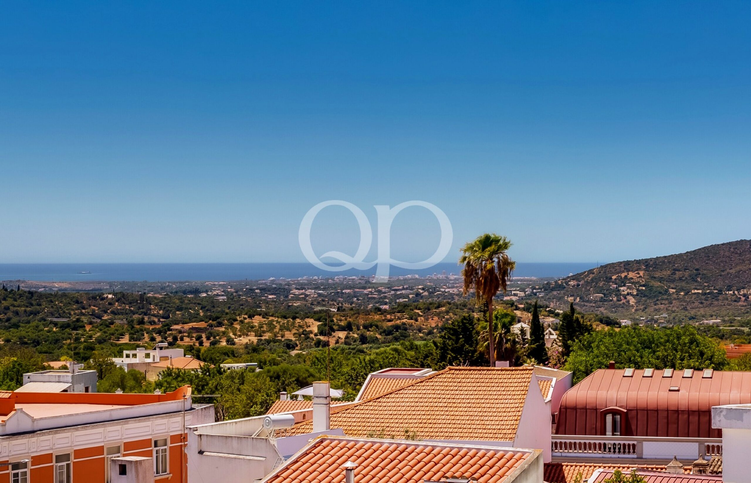 Elegant Townhouse with Sea Views in Loulé's Historic City Centre - QP Savills