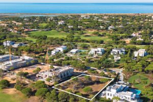 Lote de desenvolvimento de excelência com conceito de moradia de luxo, Quinta do Lago - QP Savills