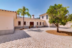 Villa im marokkanischen Stil in der Nähe von Loulé an der Algarve – QP Savills