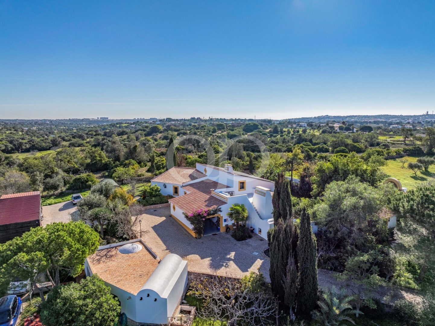 Read more about the article Luxurious Algarve Villa with pool and stunning gardens