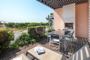 Covered terrace with outdoor dining area