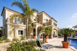 Elegante moradia na Quinta do Mar perto da praia no Algarve - QP Savills
