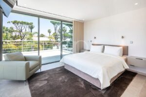 Quarto luminoso com terraço