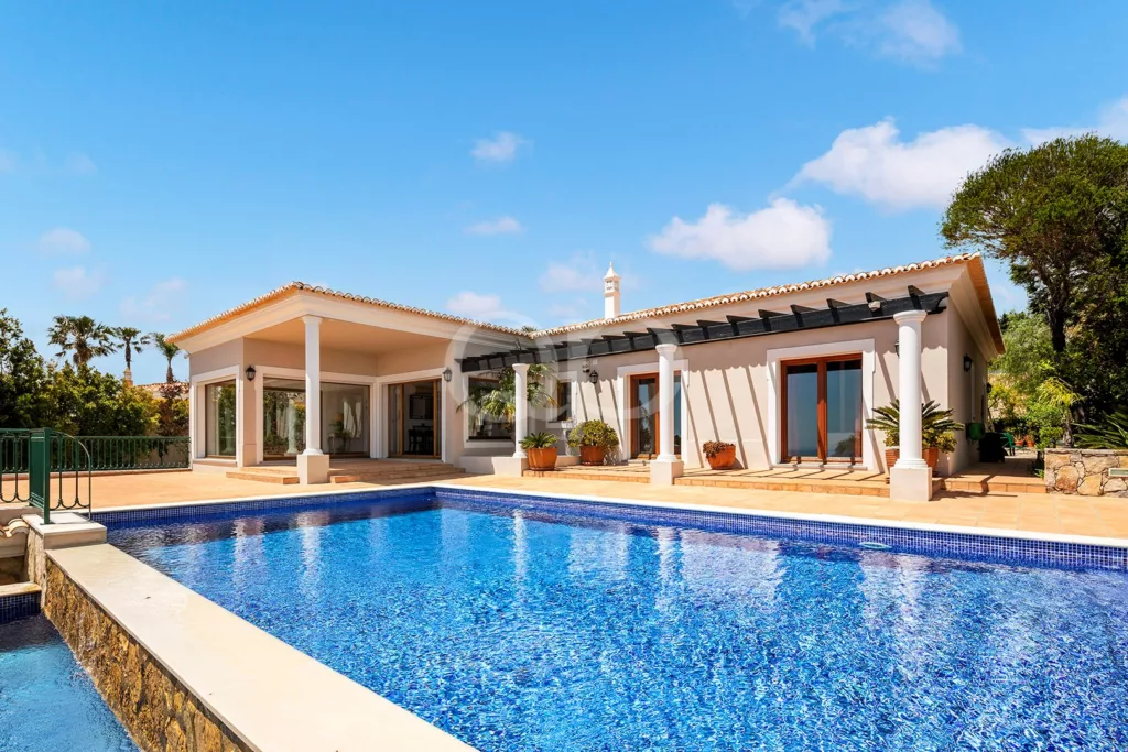 Villa de luxe en Algarve avec piscine à débordement privée