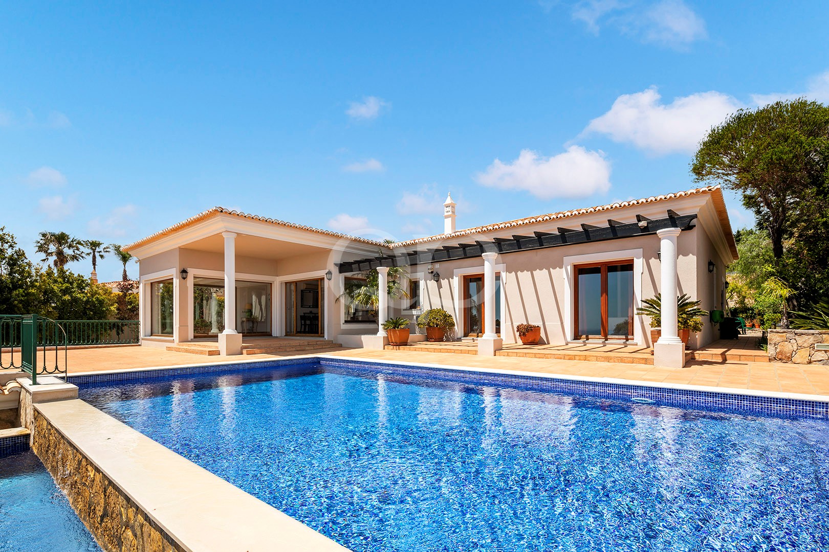 Villa de luxo no Algarve com piscina infinita privada