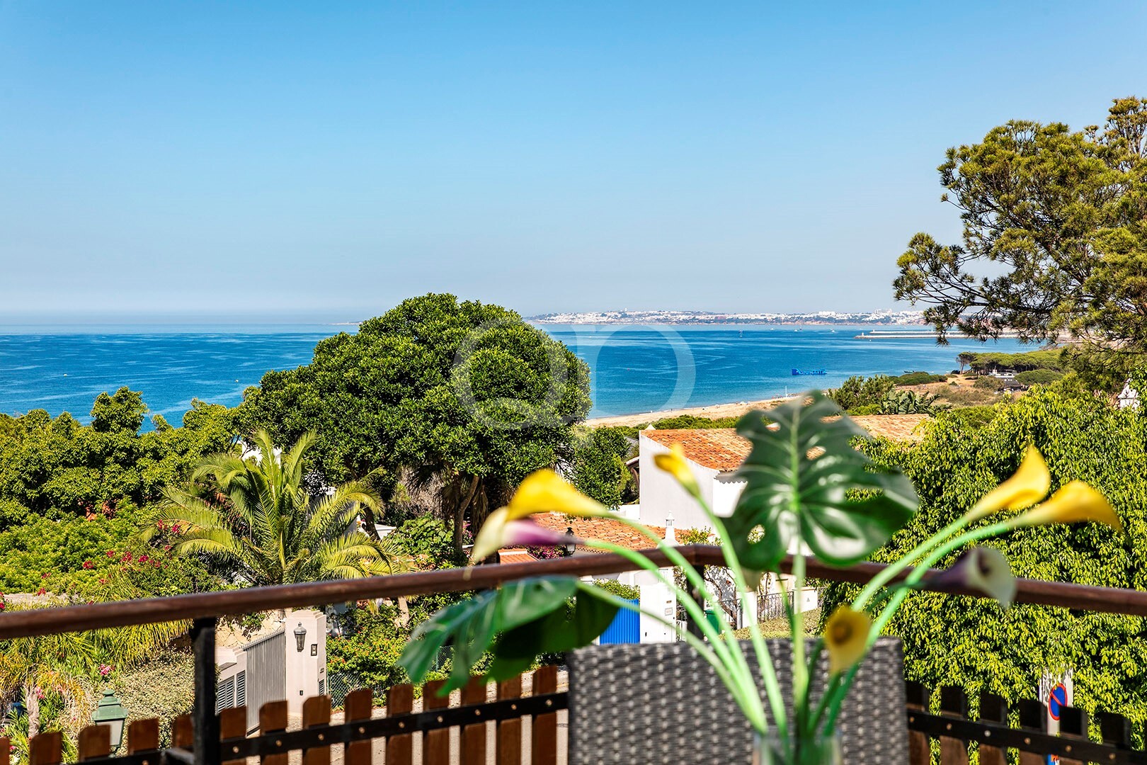 Townhouse with Rooftop Sea Views in Vale do Lobo