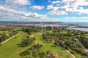 Apartamento no rés-do-chão situado num luxuoso complexo de golfe, em Palmares