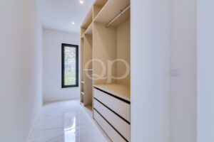 Dressing avec rangements et tiroirs sur mesure