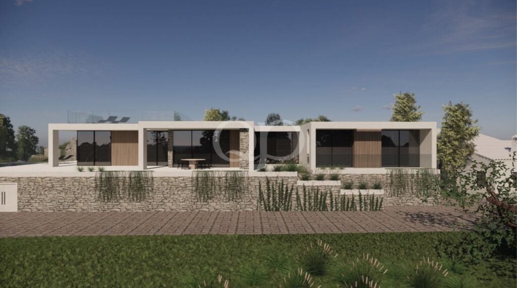 Moderne Villa mit Steinmauern und landschaftlich gestalteter Fassade
