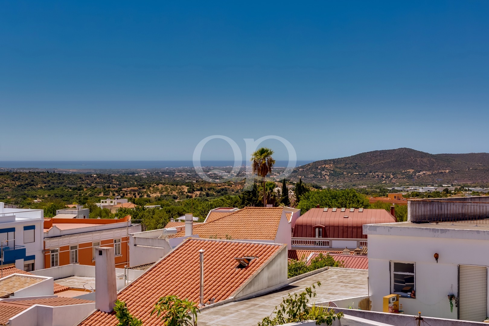 Moradia no centro da cidade do Loulé com vistas panorâmicas sobre o mar