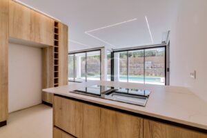 Kitchen island with induction hob and pool views