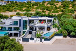 Luxury Villa Steps from Albufeira Marina, Algarve1
