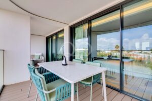 Covered terrace with outdoor dining and floor to ceiling sliding doors