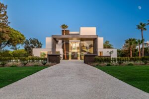 Entrée principale de la villa de luxe