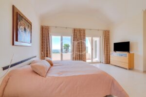Einzigartige Villa auf einem Hügel in der Landschaft der Algarve21