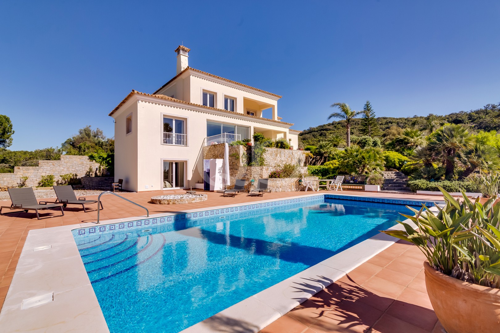 Einzigartige Villa auf einem Hügel in der Landschaft der Algarve49