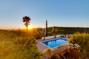 Einzigartige Villa auf einem Hügel in der Landschaft der Algarve59
