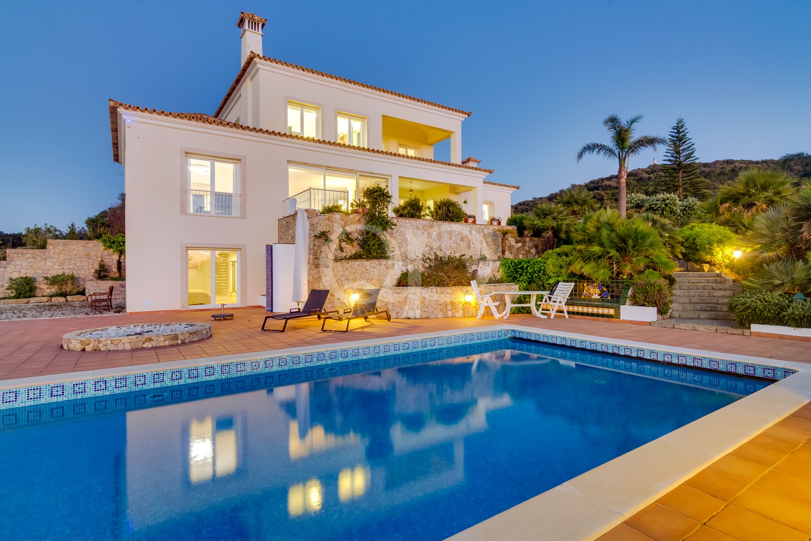 Einzigartige Villa auf einem Hügel in der Landschaft der Algarve71