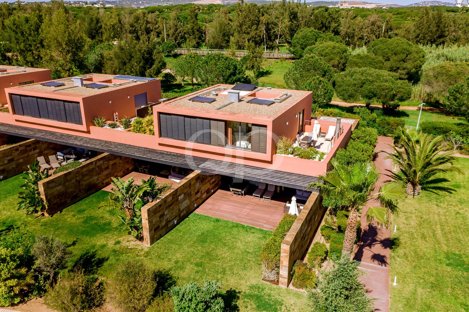 Contemporary townhouse with private garden and roof terrace