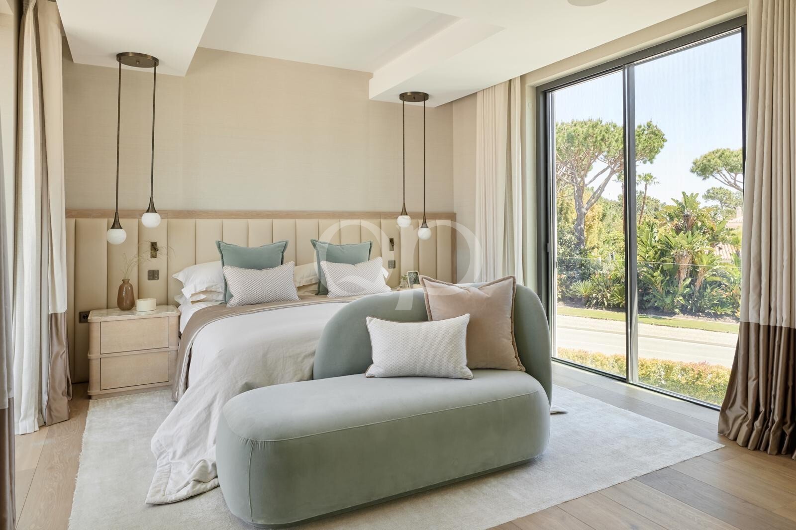 Chambre double lumineuse avec accès au jardin