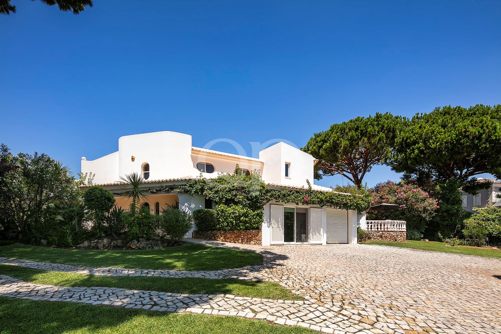 Traditionelle Villa mit Bauprojekt in Quinta do Lago, Algarve