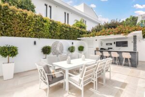 Elegante moradia térrea com piscina privada perto de Vale do Lobo, no Algarve - QP Savills
