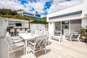 Elegante moradia térrea com piscina privada perto de Vale do Lobo, no Algarve - QP Savills