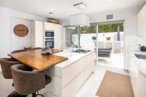 Elegante moradia térrea com piscina privada perto de Vale do Lobo, no Algarve - QP Savills