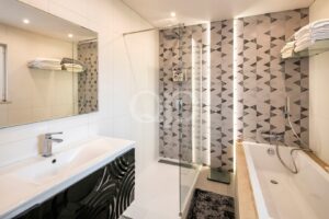 Elegante moradia térrea com piscina privada perto de Vale do Lobo, no Algarve - QP Savills