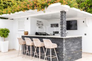Elegante moradia térrea com piscina privada perto de Vale do Lobo, no Algarve - QP Savills