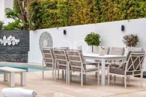 Elegante moradia térrea com piscina privada perto de Vale do Lobo, no Algarve - QP Savills