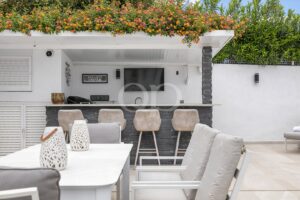 Elegante moradia térrea com piscina privada perto de Vale do Lobo, no Algarve - QP Savills