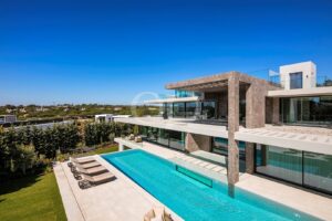 Exterior da moradia com piscina