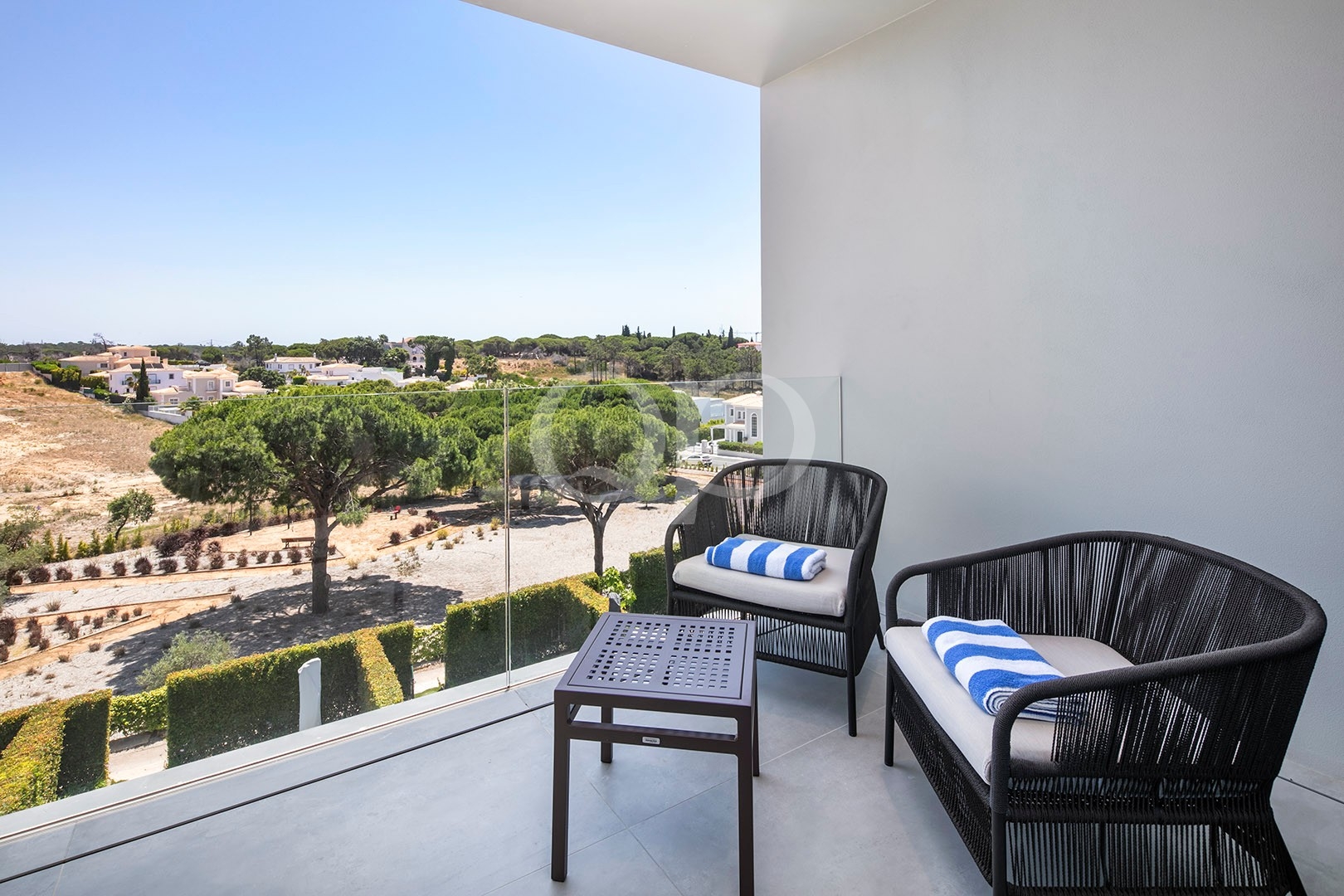 Balkon mit freiem Ausblick