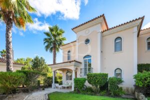 Quinta do Lago townhouse with landscaped garden