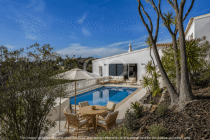Villa en Algarve avec piscine et terrasse agréable pour les repas en plein air