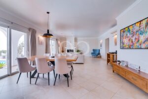 Außergewöhnliche Villa in Quinta das Raposeiras, Algarve – QP Savills