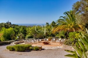 Villa élégante avec vue sur la mer à Loulé, Algarve - QP Savills