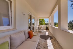 Villa élégante avec vue sur la mer à Loulé, Algarve - QP Savills