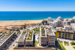 Luxuswohnung direkt am Wasser in Quarteira, Algarve – QP Savills