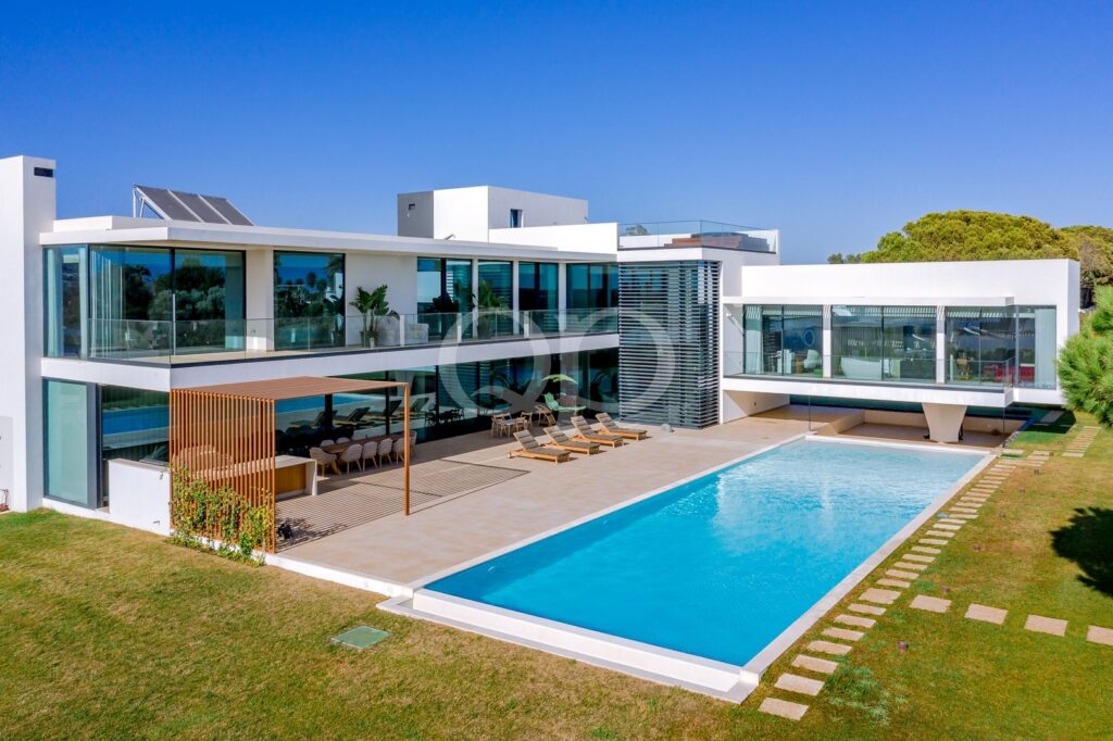 Villa contemporaine à Vilamoura avec piscine et grande terrasse ensoleillée