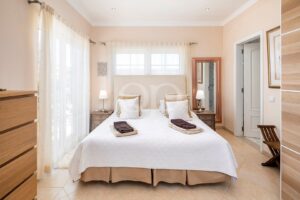 Moradia familiar tradicional em Varandas do Lago, Algarve - QP Savills