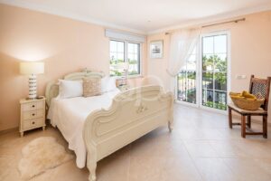 Moradia familiar tradicional em Varandas do Lago, Algarve - QP Savills